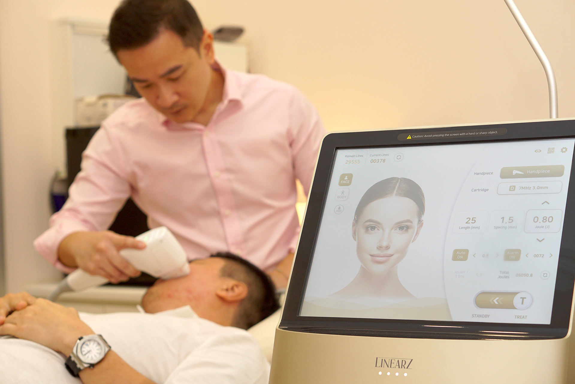 Doctor performing HIFU treatment with LINEARZ device